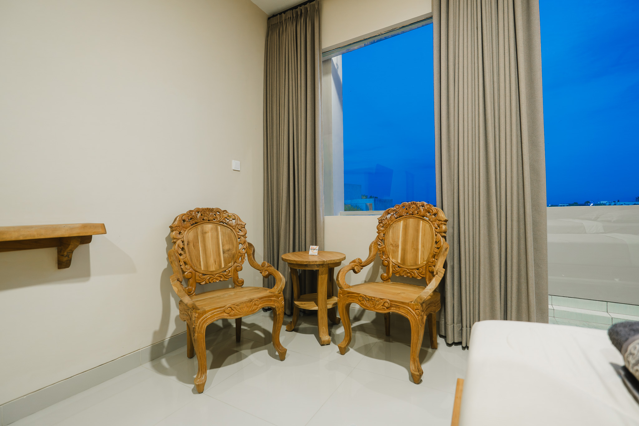 Deluxe Triple Room — king bed and single daybed in an expanded 32 sqm layout — photo 8 of 8