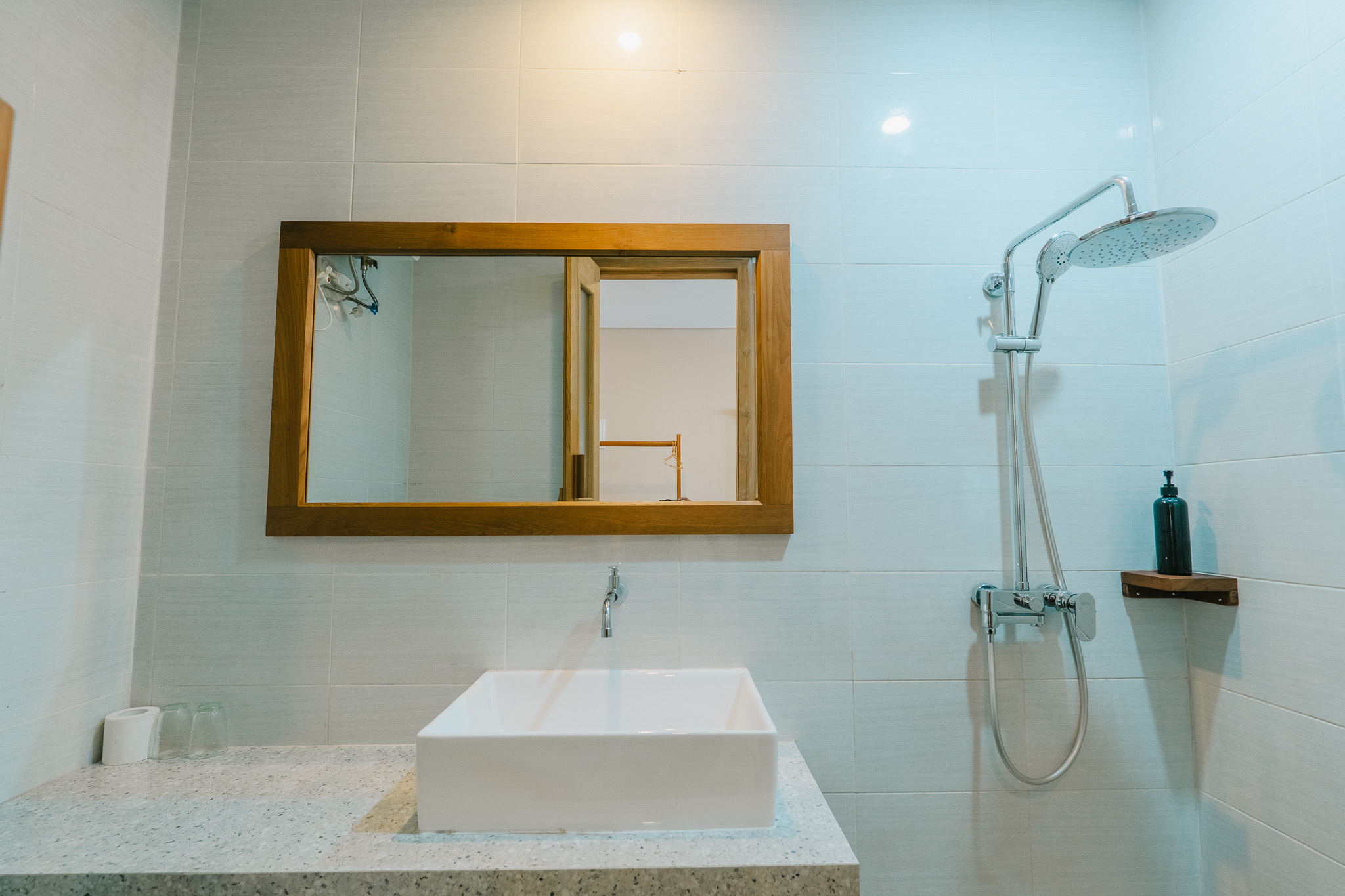 Superior Double Room en-suite bathroom with rain shower — photo 4 of 4